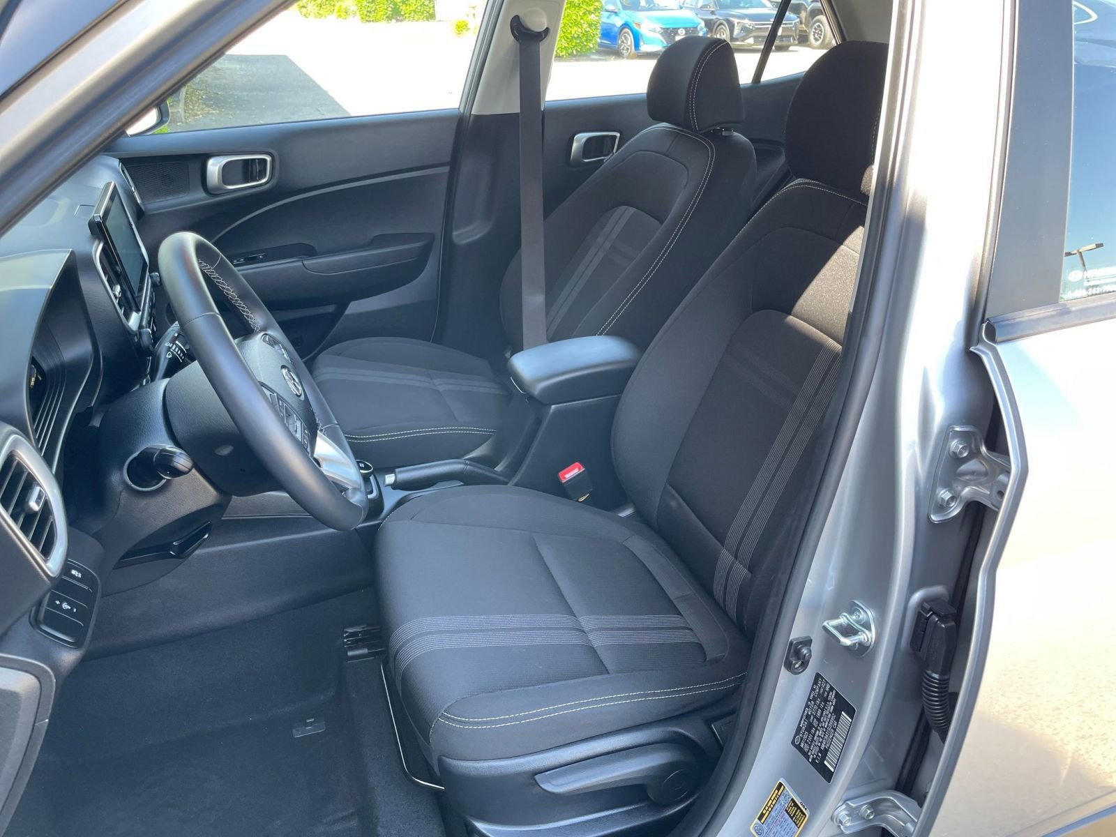 Used 2025 Hyundai Venue SEL image 37