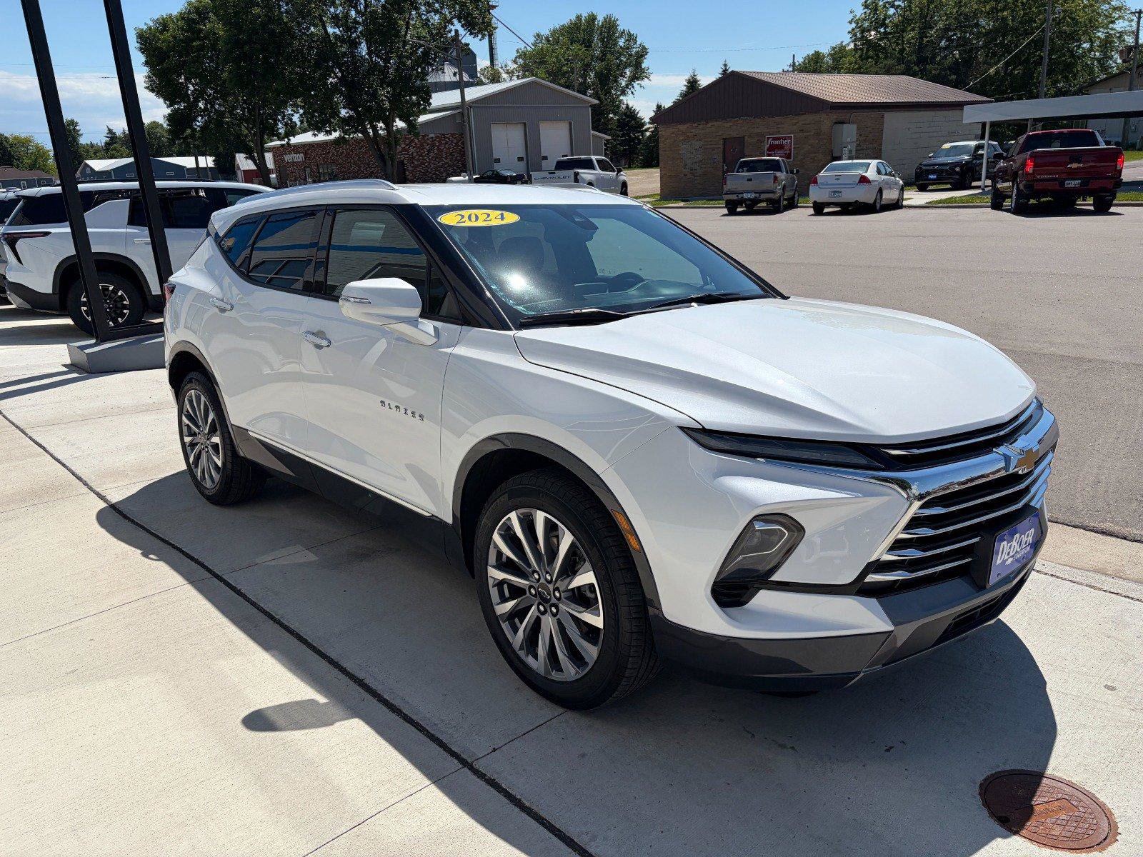 Used 2024 Chevrolet Blazer Premier w/ Enhanced Convenience Package AWD/4WD image 6