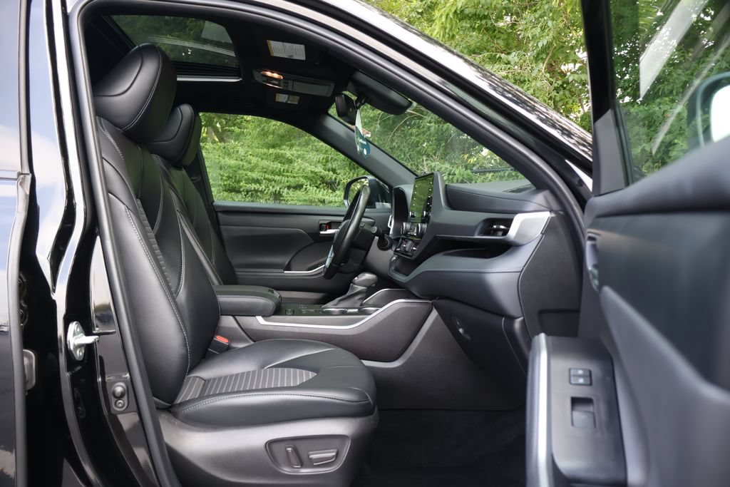 Used 2022 Toyota Highlander XSE FWD image 41