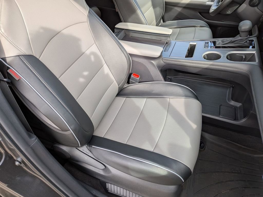 Used 2025 Toyota Sienna LE w/ LE Plus Package image 30