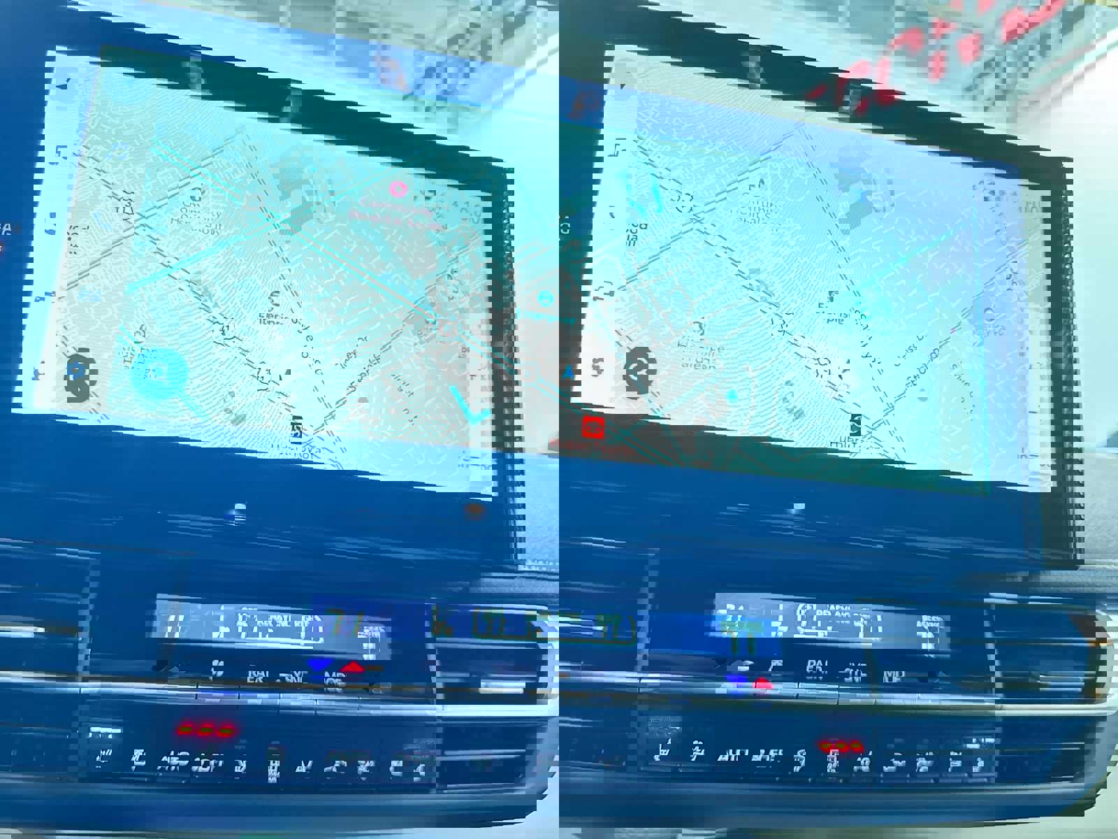 Used 2025 Toyota Sienna Limited image 27