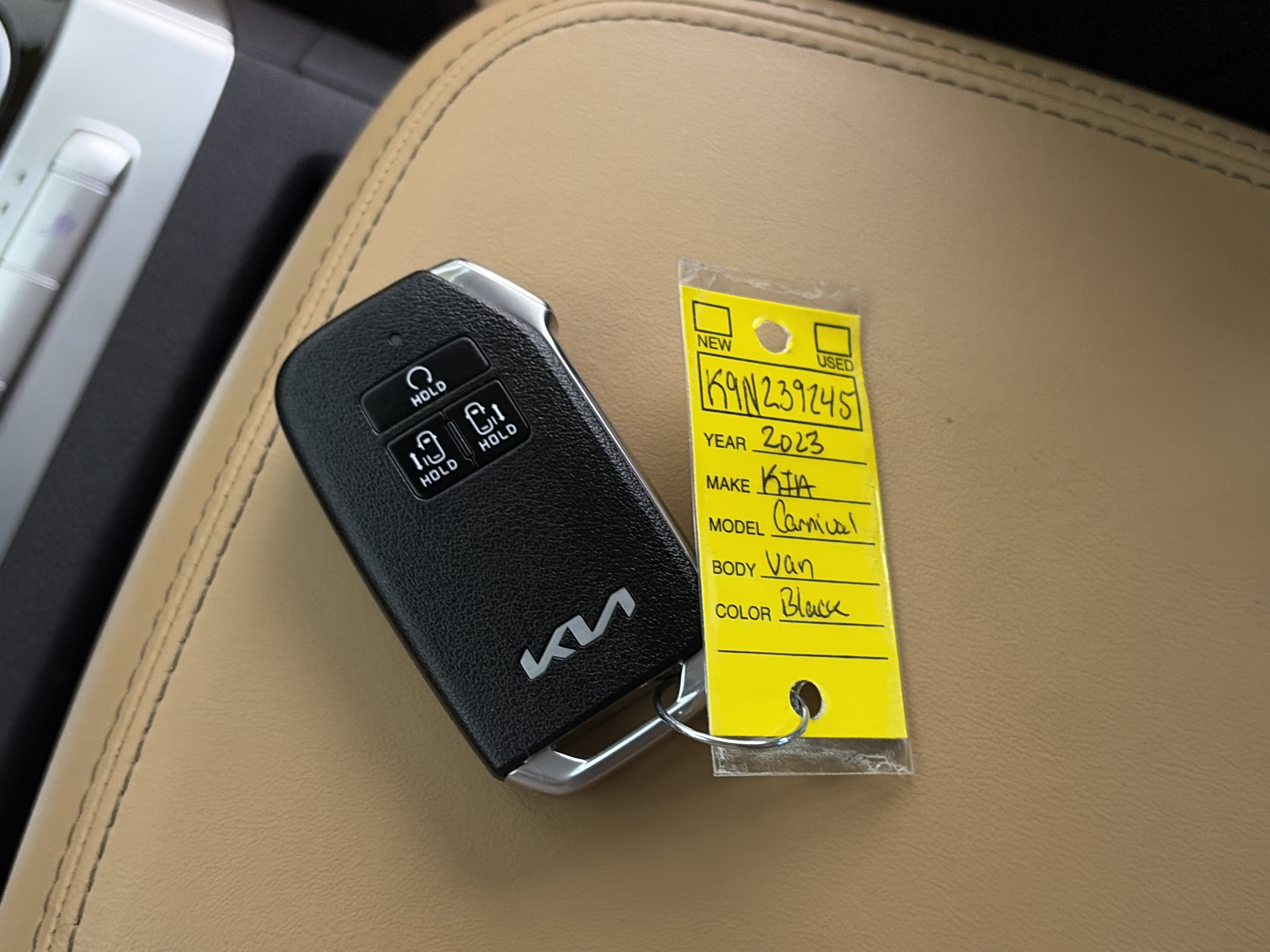 Certified 2023 Kia Carnival EX FWD image 33