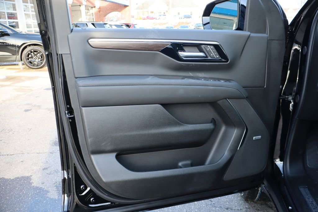 New 2026 Chevrolet Suburban Z71 w/ Comfort Package image 10