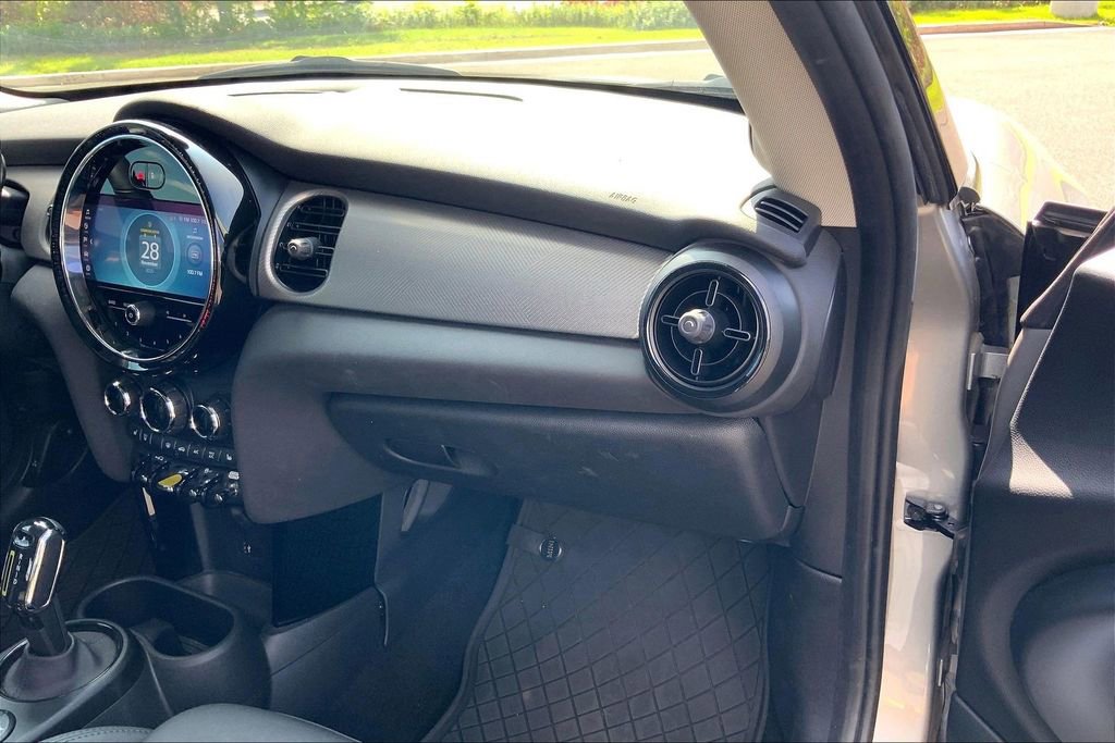 Certified 2024 MINI Cooper SE image 17