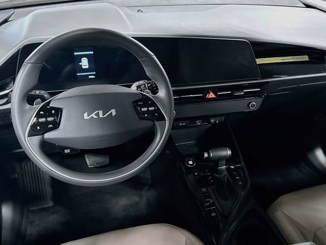 Used 2025 Kia Niro EX FWD image 20