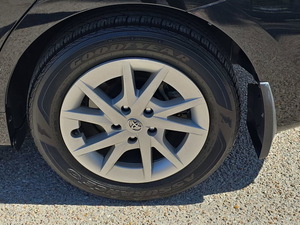 Used 2012 Toyota Prius V Three image 31