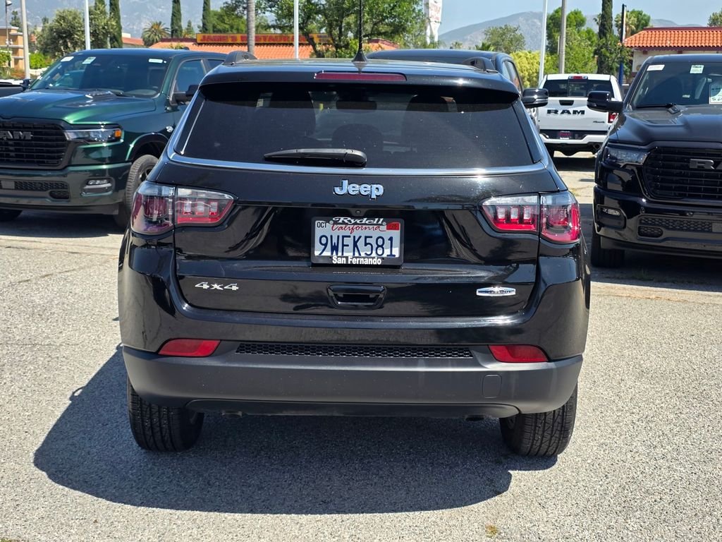 New 2025 Jeep Compass Latitude w/ Sun & Sound Group AWD/4WD image 5