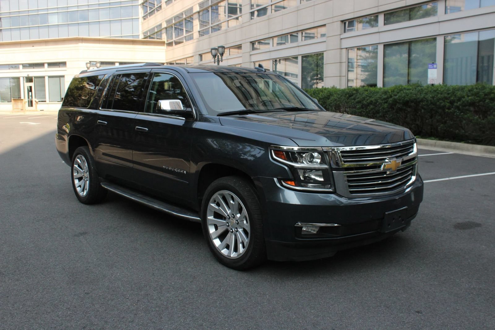 Used 2019 Chevrolet Suburban Premier AWD/4WD image 1