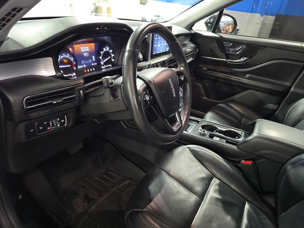 Used 2020 Lincoln Corsair AWD w/ Premium Package image 16