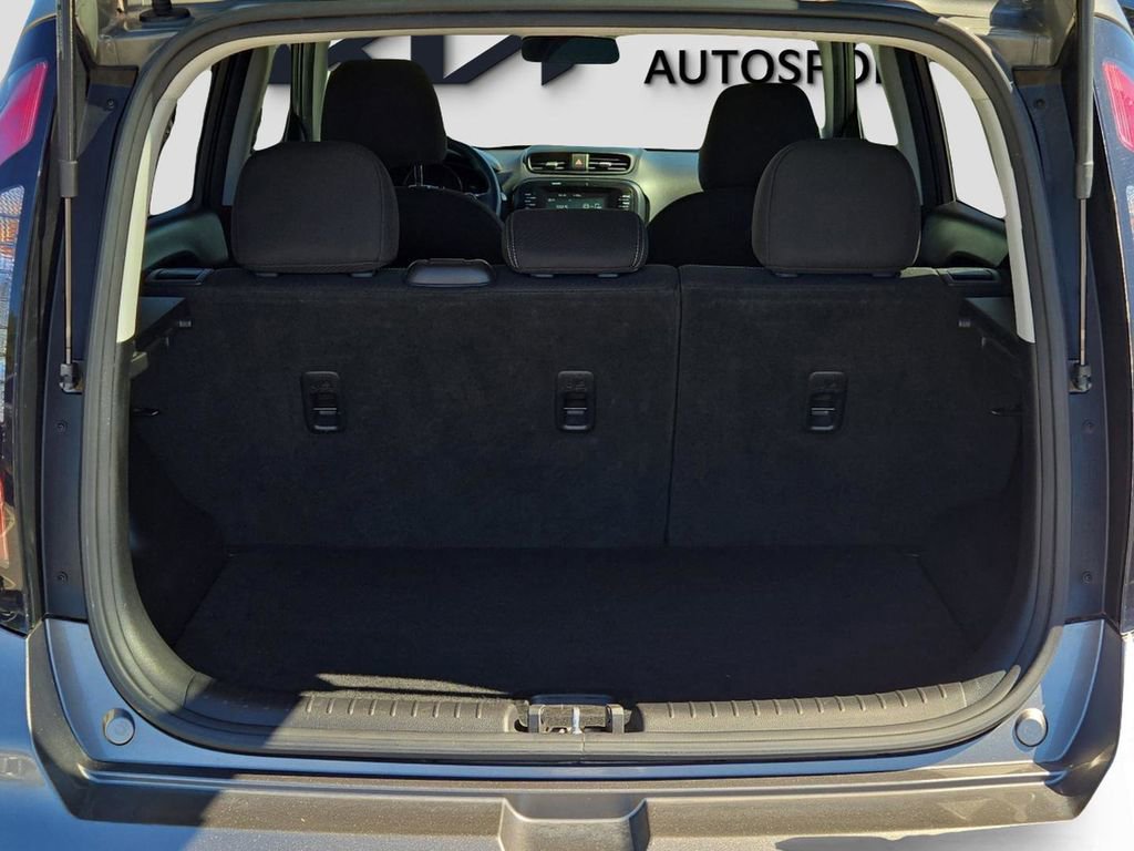 Used 2018 Kia Soul + image 11