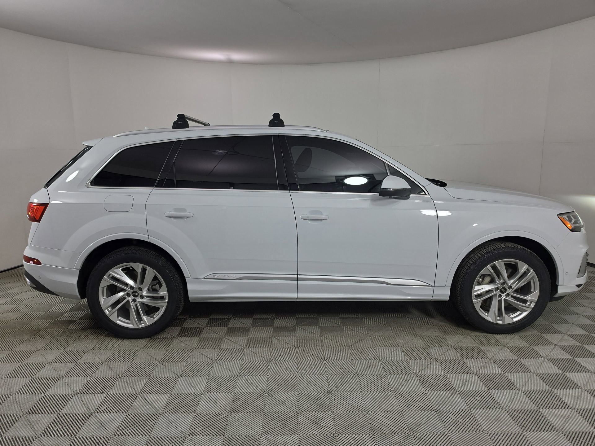 Certified 2023 Audi Q7 2.0T Premium Plus w/ Convenience Package AWD/4WD image 8