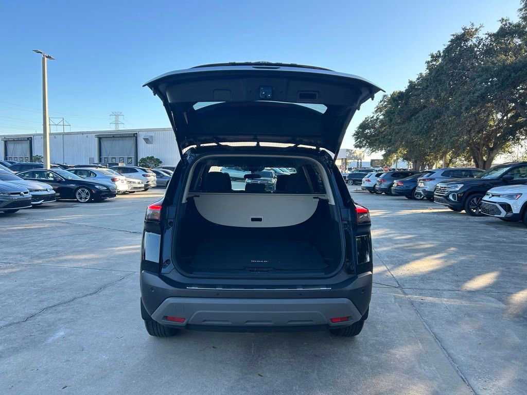 Used 2023 Nissan Rogue SV image 39