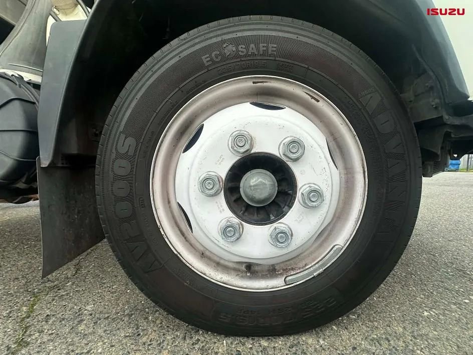 Used 2020 Isuzu NPR image 16