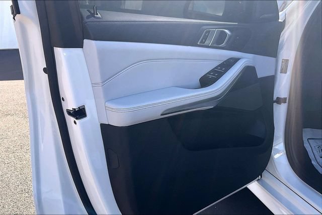 Used 2025 BMW X5 sDrive40i w/ M Sport Package RWD image 21