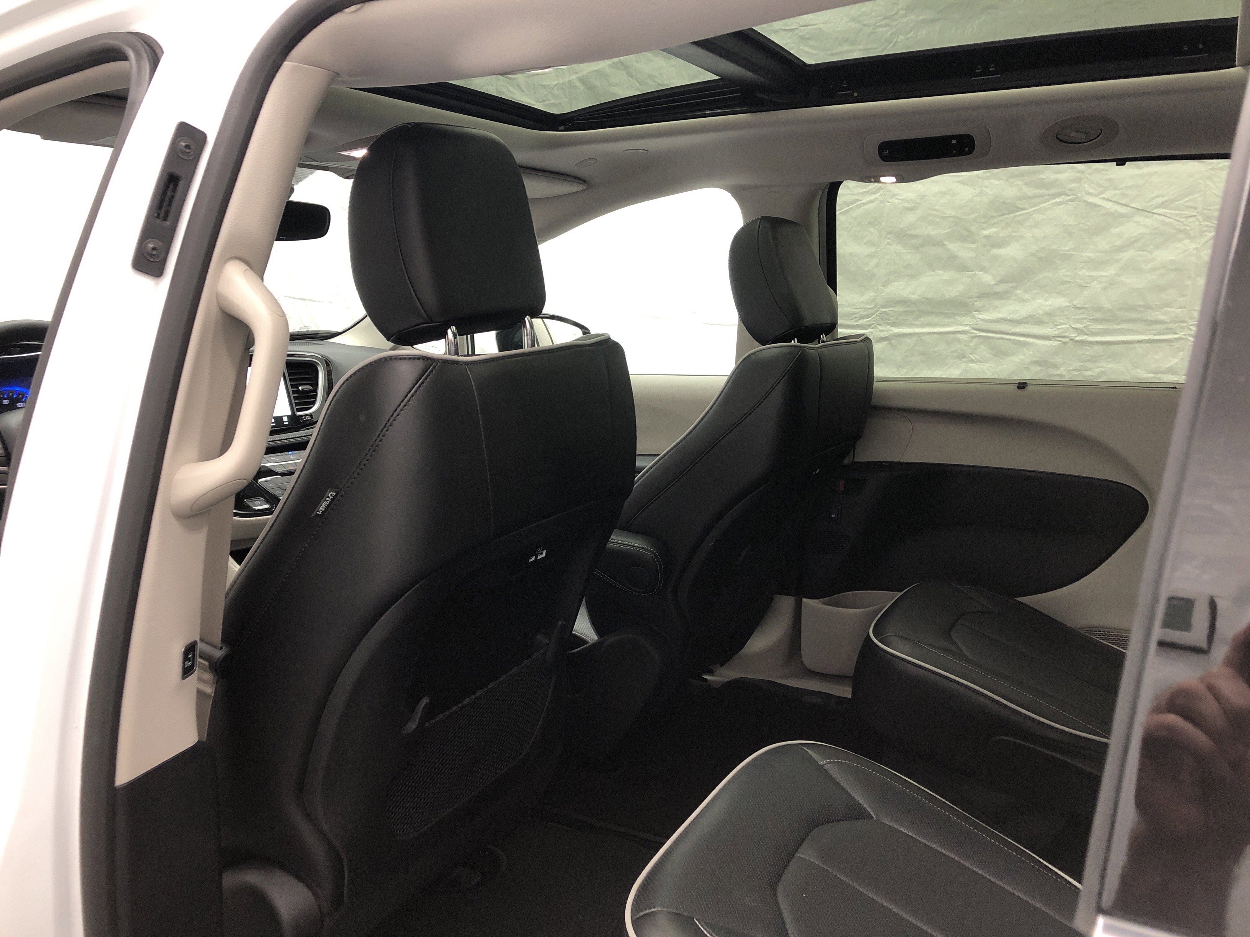 Certified 2024 Chrysler Pacifica Limited FWD image 16