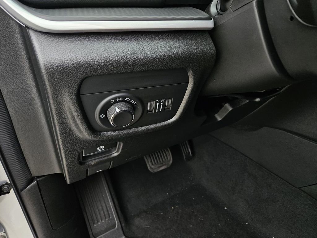 New 2026 Jeep Grand Cherokee Laredo AWD/4WD image 16