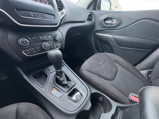 Used 2020 Jeep Cherokee Latitude FWD image 10