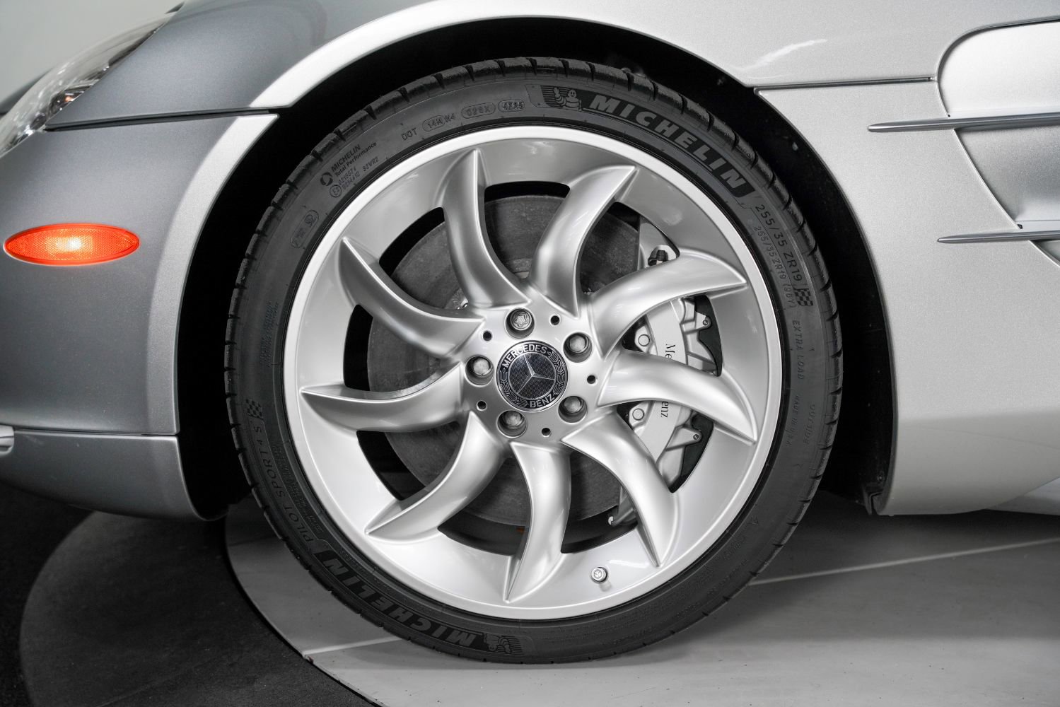 Used 2005 Mercedes-Benz SLR Coupe image 22