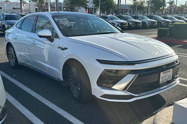 Certified 2025 Hyundai Sonata Limited FWD image 2