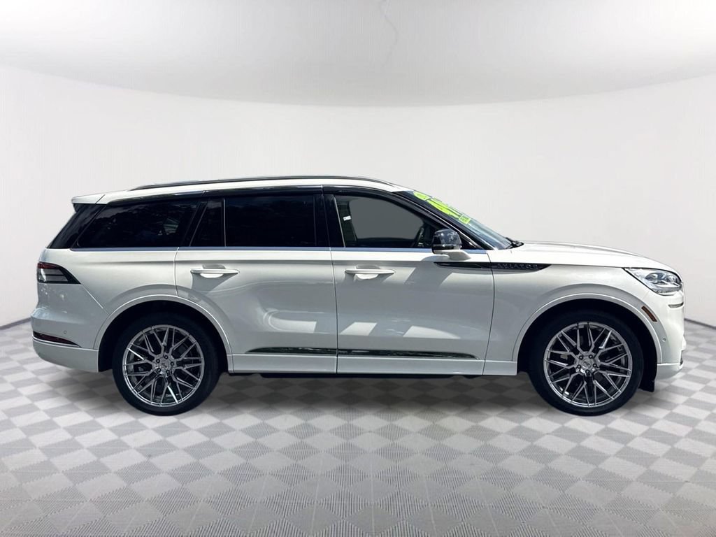 Used 2023 Lincoln Aviator Black Label Grand Touring AWD/4WD image 4