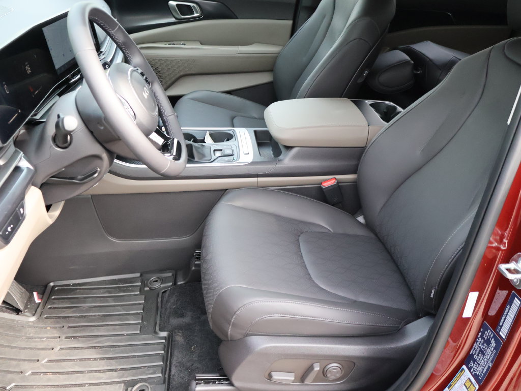 New 2025 Kia Carnival FWD image 40