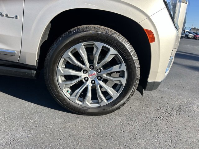 Used 2021 GMC Yukon XL Denali w/ Denali Premium Package image 8