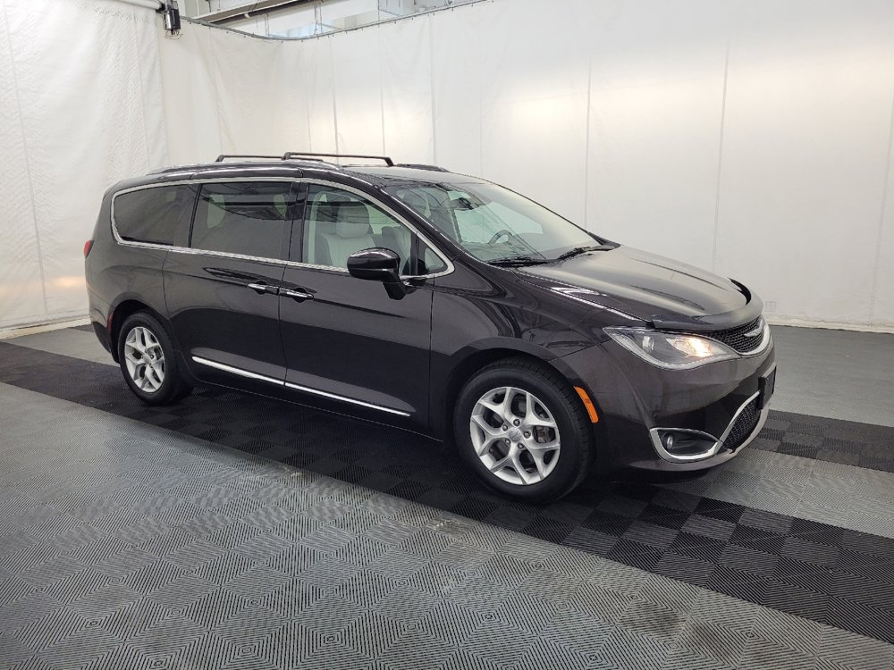 Used 2017 Chrysler Pacifica Touring-L Plus w/ Tire & Wheel Group FWD image 11