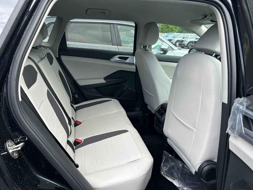 New 2026 Volkswagen Taos SE FWD image 44