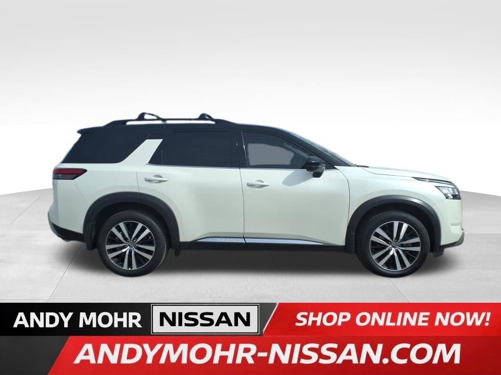 Used 2024 Nissan Pathfinder Platinum image 9