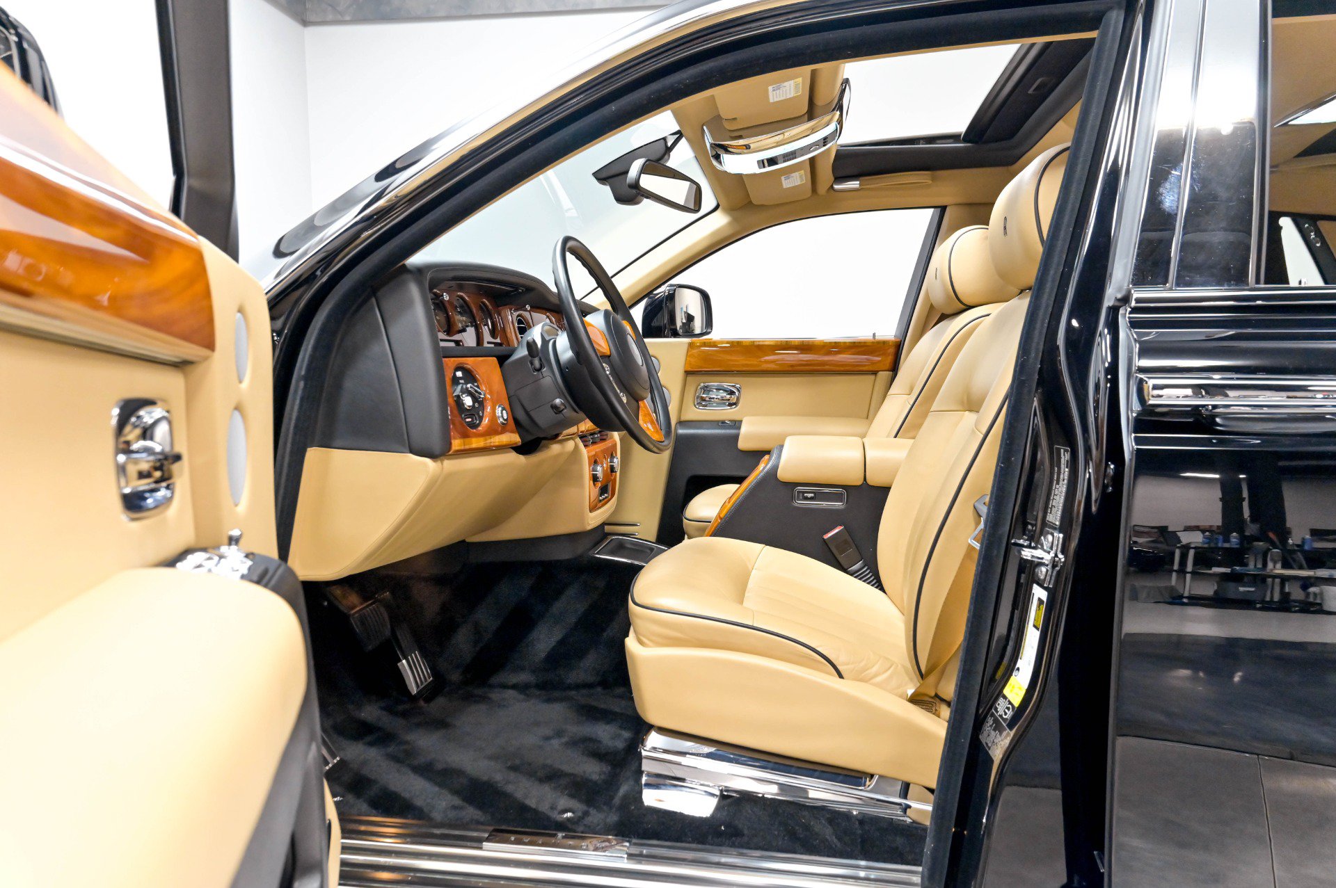 Used 2013 Rolls-Royce Phantom Sedan RWD image 7