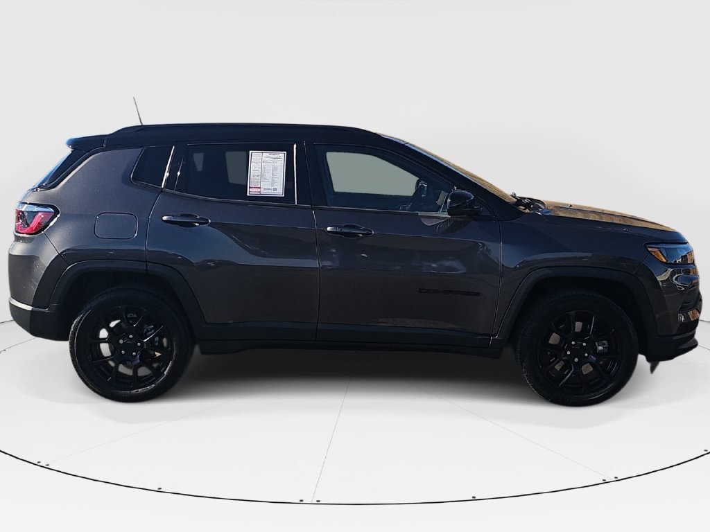 Used 2023 Jeep Compass Latitude w/ Sun and Sound Group AWD/4WD image 2