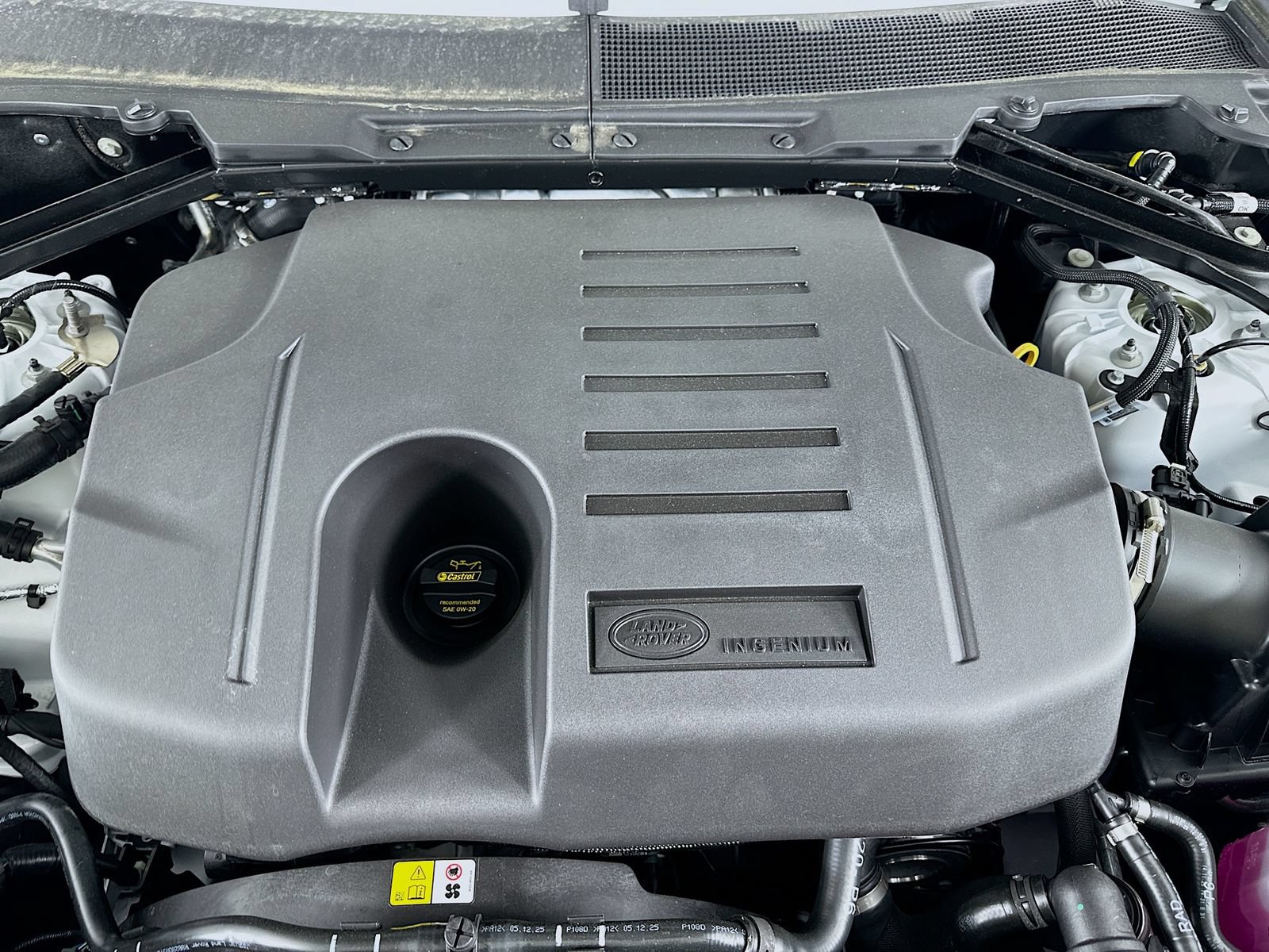 New 2026 Land Rover Defender 130 X-Dynamic SE AWD/4WD image 13