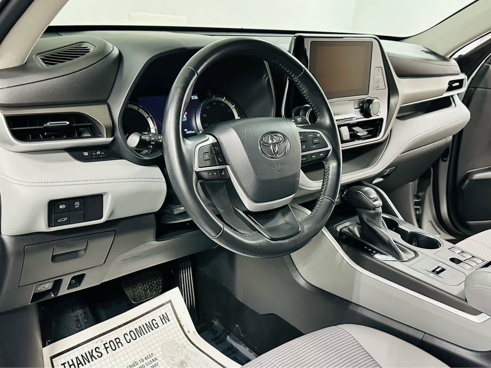 Certified 2023 Toyota Highlander LE image 8