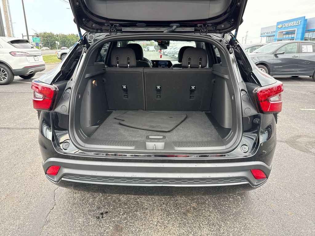 Used 2024 Chevrolet Trax RS w/ Driver Confidence Package FWD image 24