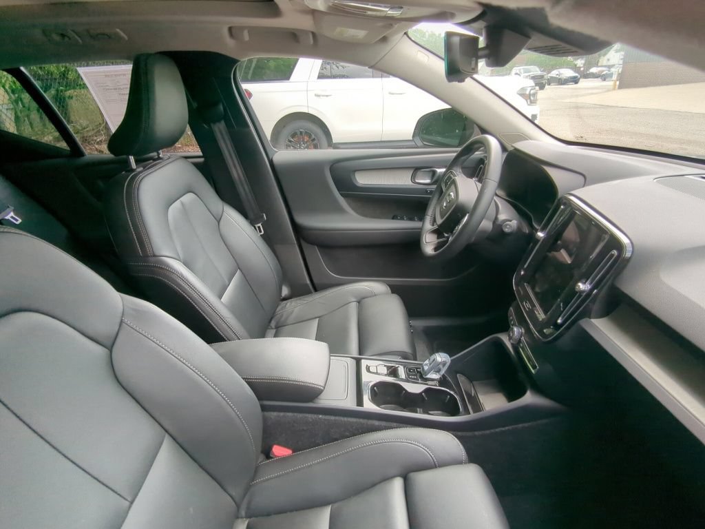 Used 2026 Volvo XC40 B5 Plus AWD/4WD image 12