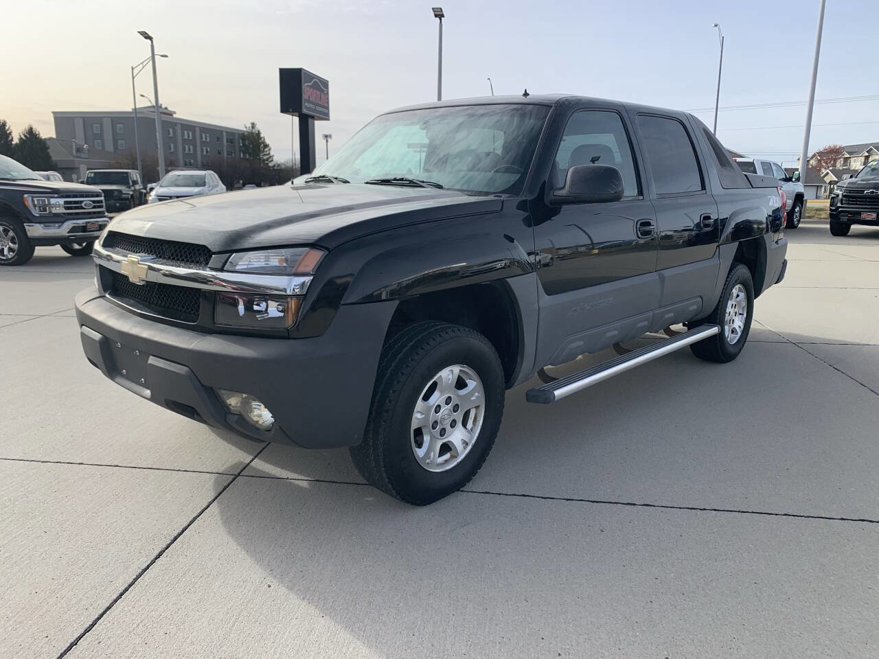 Used 2002 Chevrolet Avalanche 4x4 w/ Off-Road Suspension Pkg image 5