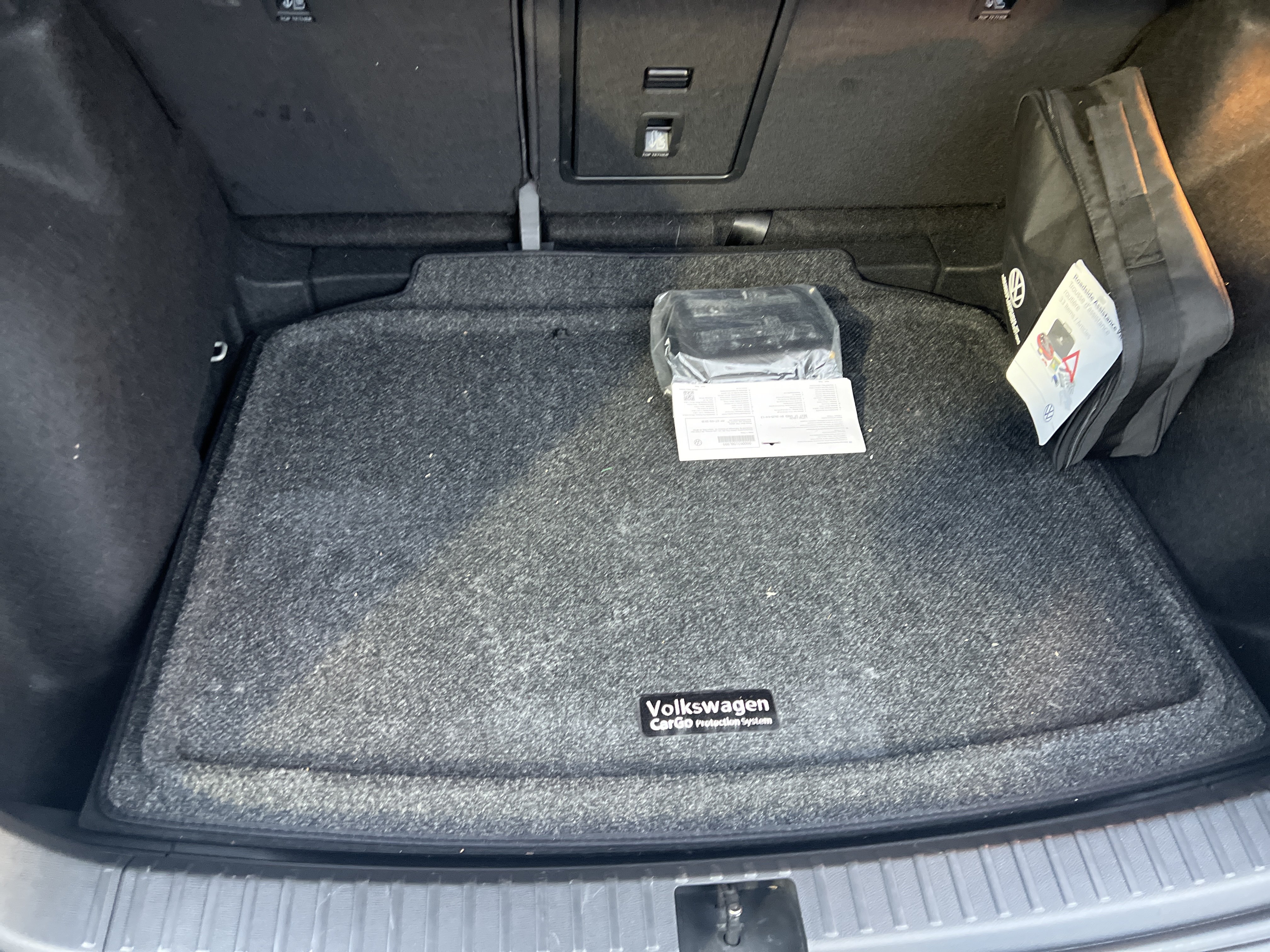 Used 2023 Volkswagen Taos SE w/ Panoramic Sunroof Package FWD image 28