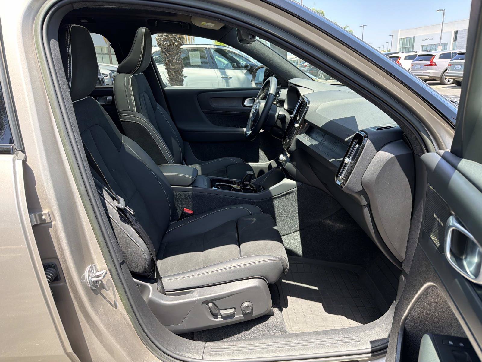 Certified 2023 Volvo XC40 Recharge Ultimate w/ Protection Package Premier AWD/4WD image 25