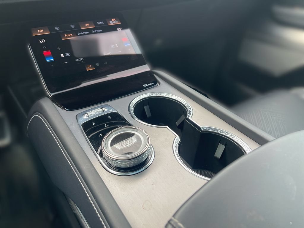 Certified 2026 Cadillac Vistiq Luxury w/ LPO, Floor Liner Package AWD/4WD image 33