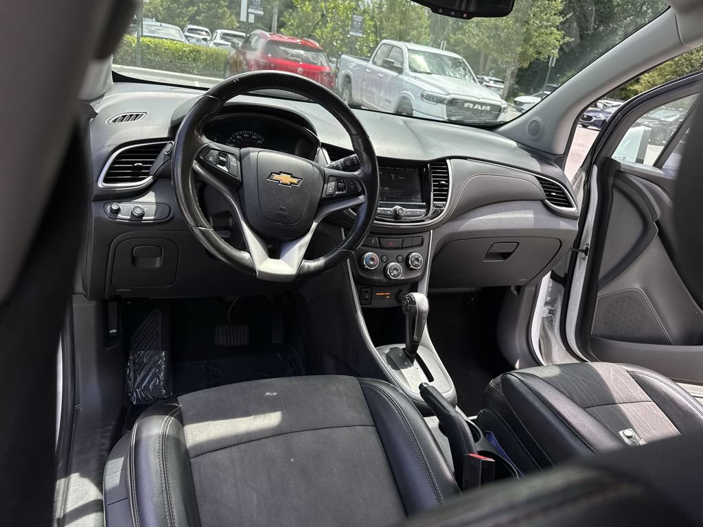 Used 2019 Chevrolet Trax LT w/ LT Convenience Package FWD image 35
