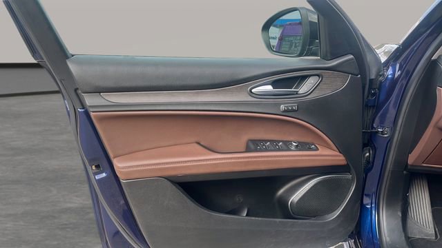 Used 2021 Alfa Romeo Stelvio Ti w/ Nero Edizione image 47