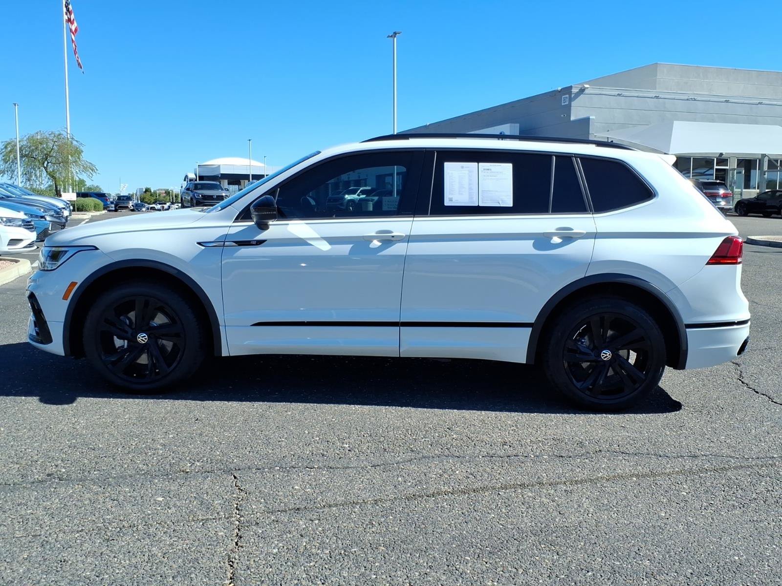 Certified 2023 Volkswagen Tiguan SE R-Line FWD image 4