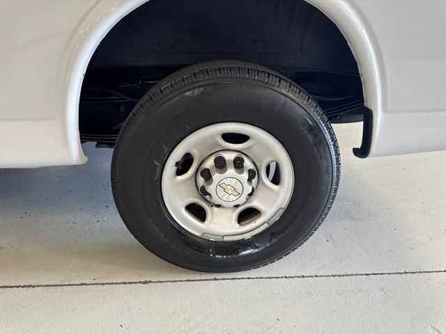 Used 2021 Chevrolet Express 2500 w/ Driver Convenience Package RWD image 31