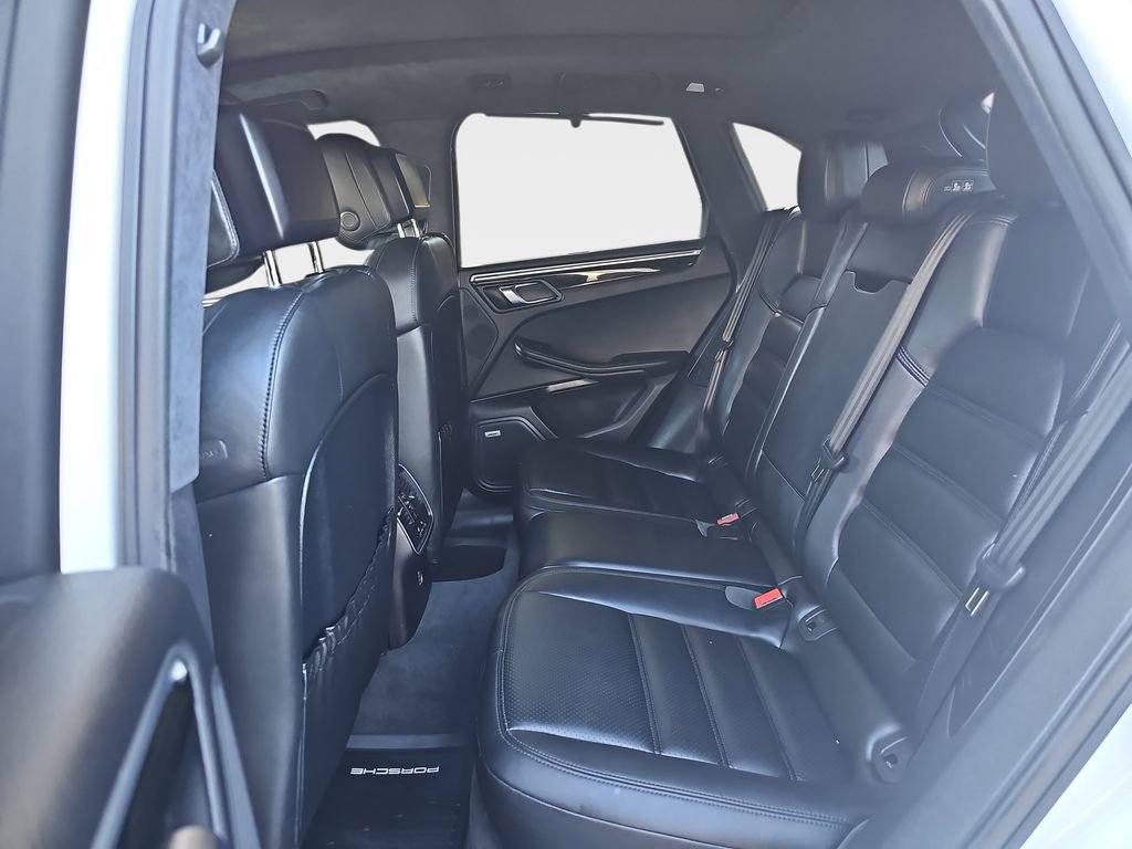 Used 2017 Porsche Macan Turbo AWD/4WD image 17