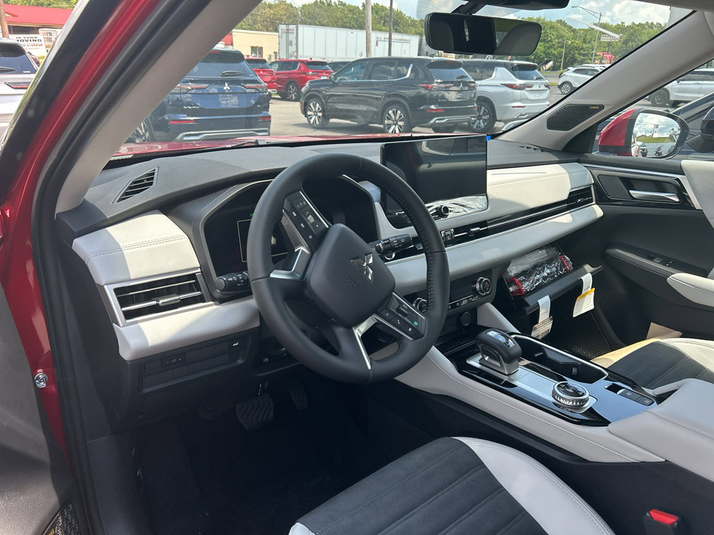New 2025 Mitsubishi Outlander SE image 7