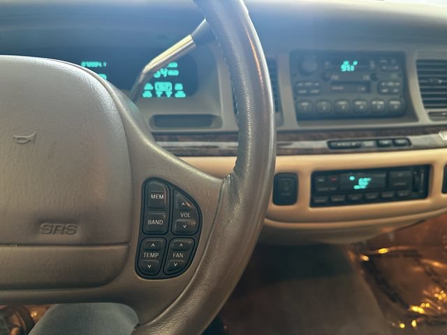 Used 1997 Lincoln Town Car Signature RWD image 24