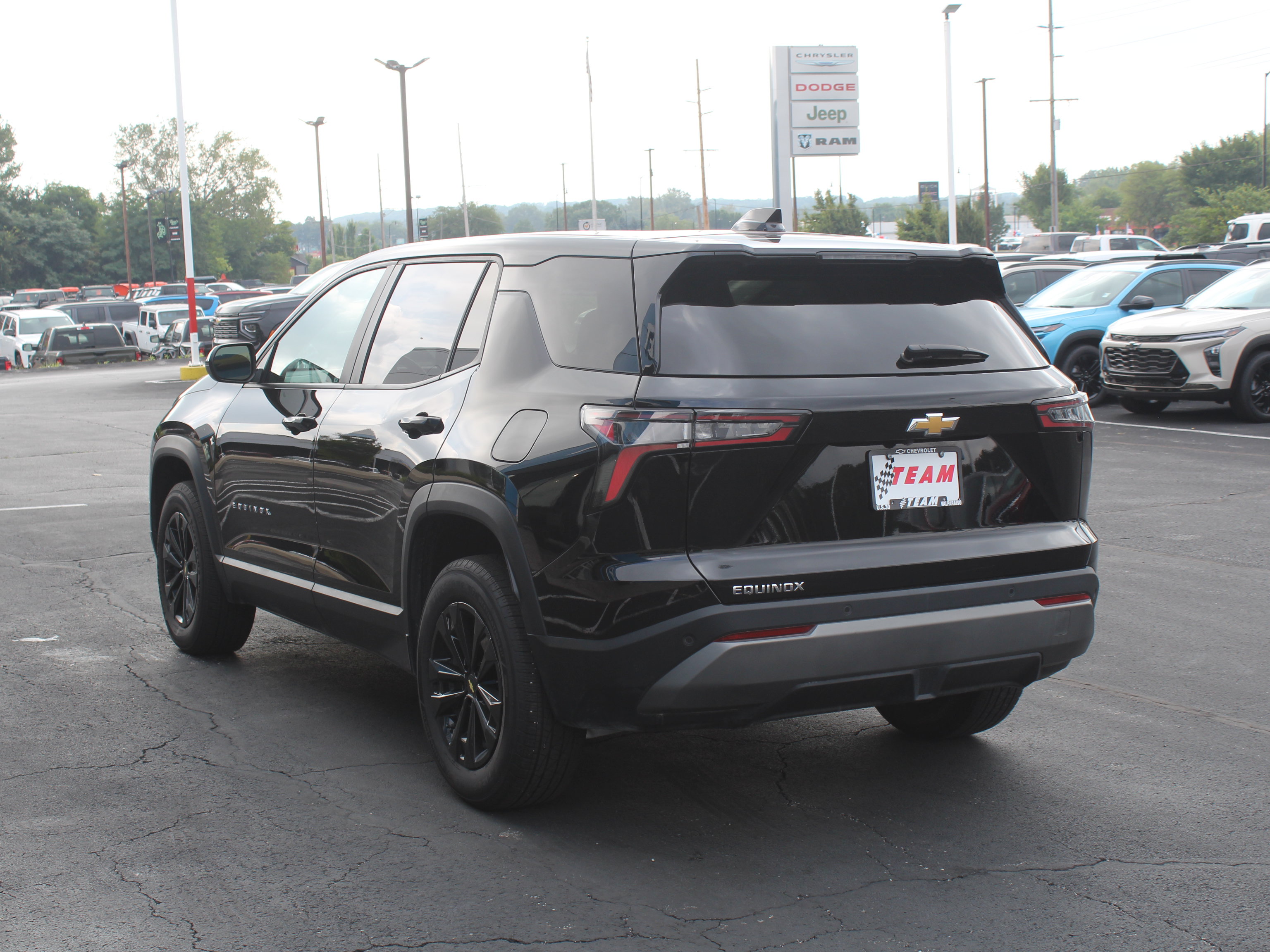 Used 2026 Chevrolet Equinox LT FWD image 8