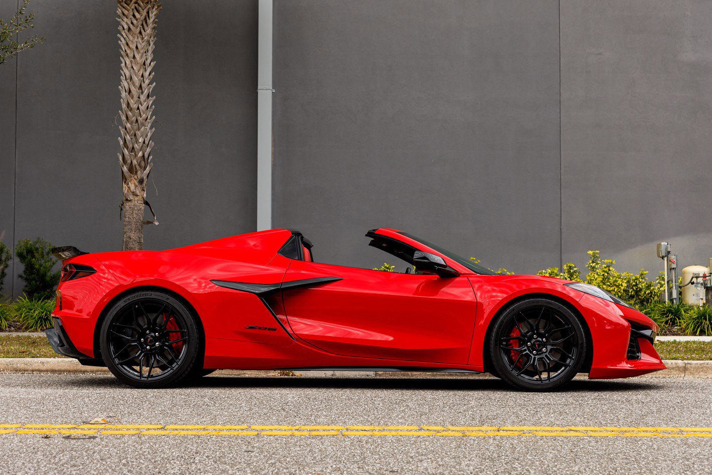 Used 2025 Chevrolet Corvette Z06 image 4