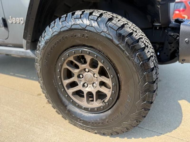 Used 2021 Jeep Wrangler Unlimited Rubicon w/ Xtreme Recon 35" Tire Package AWD/4WD image 29