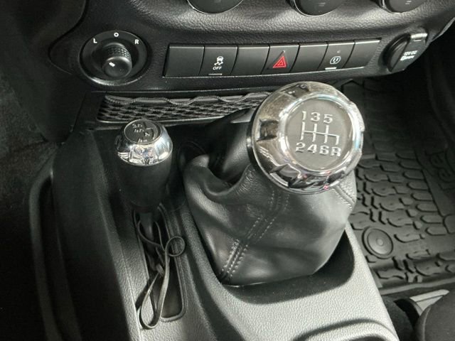 Used 2017 Jeep Wrangler Sahara w/ Connectivity Group image 13